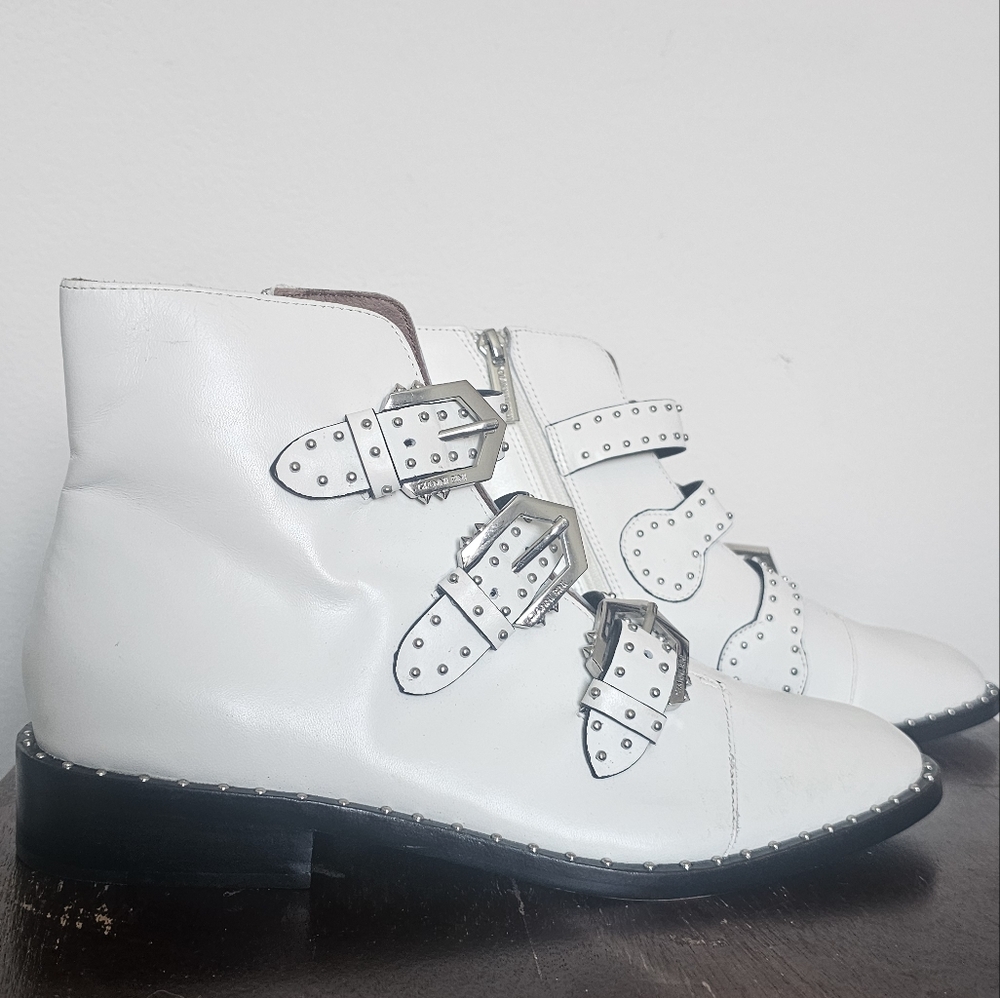 Gianni Bini White Leather Studded Side Zip Winklepicker Ankle Boots 9